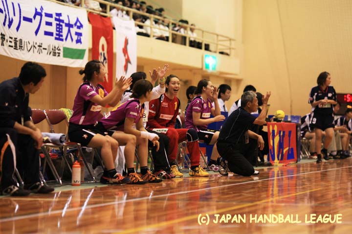 三重バイオレットアイリス ベンチ